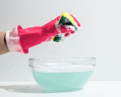 善待洗碗人員的好方法 —— 不如送他這雙手套吧？