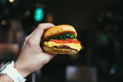 機器勢必取代人力？Shake Shack 新分店有解