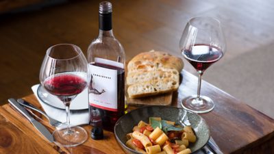 Garçon Wines 塑膠扁瓶：便於郵寄的環保葡萄酒瓶